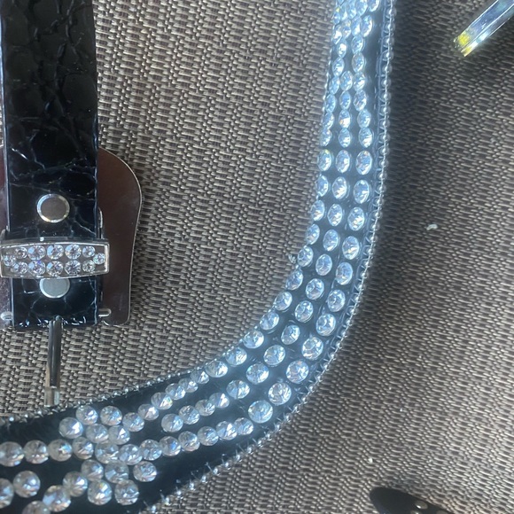 Lot of 2 Women’s L Rhinestone Black bling belts concert punk rocker buckle nice - Picture 4 of 10